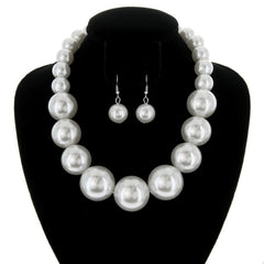 Large Pearls Necklace White